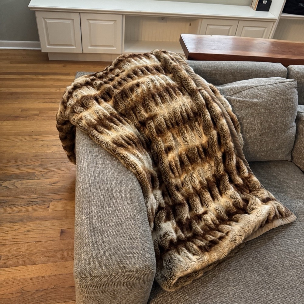 Pottery Barn Faux Fur Ruched Throw Blanket Plush Carmel Ombre 50"x60"